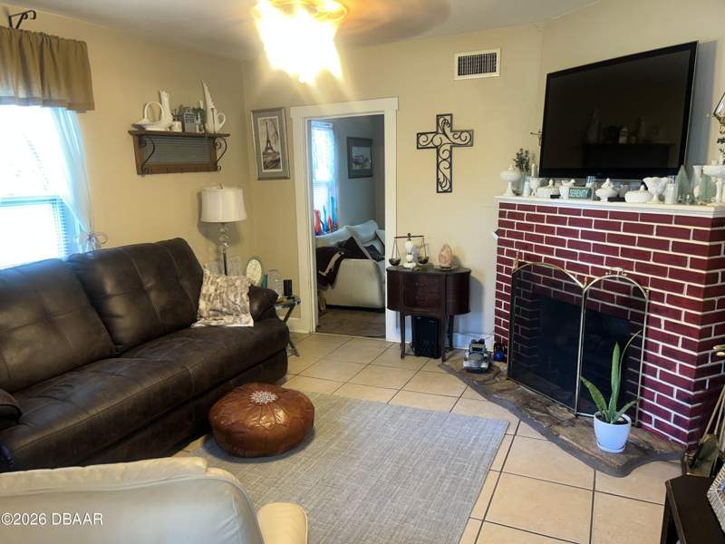 4 bedroom Single Family Residence at 455 Brentwood Drive, Mason & Carswells Holly Hill, Daytona Beach — photo 5