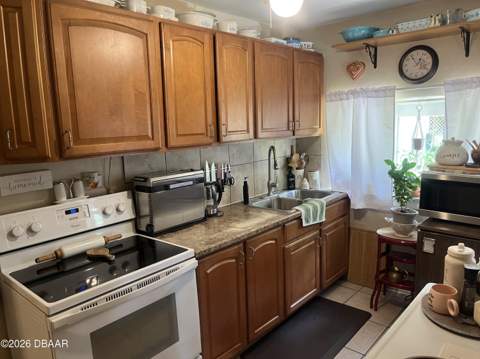 455 Brentwood Drive, Daytona Beach FL - photo 6 of 23