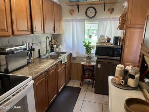 455 Brentwood Drive, Daytona Beach FL - photo 10 of 23
