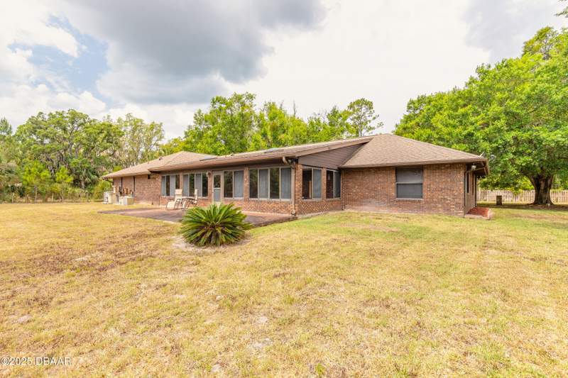 3 bedroom Single Family Residence at 1680 Old Tomoka Road #W, Not In Subdivision, Ormond Beach — photo 3