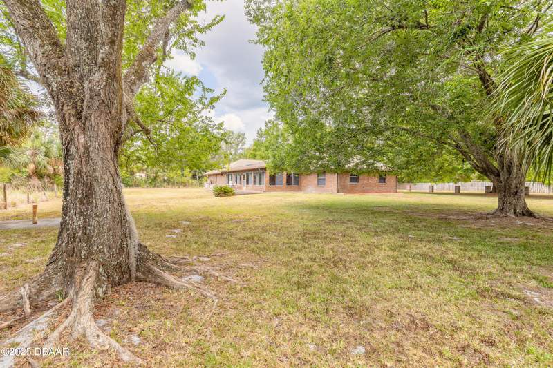3 bedroom Single Family Residence at 1680 Old Tomoka Road #W, Not In Subdivision, Ormond Beach — photo 4