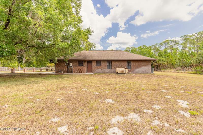 3 bedroom Single Family Residence at 1680 Old Tomoka Road #W, Not In Subdivision, Ormond Beach — photo 5