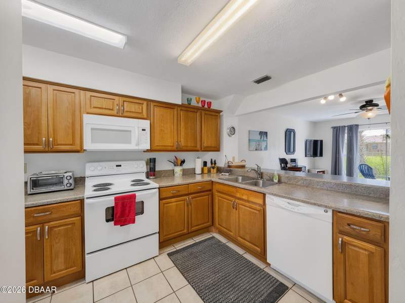 2 bedroom Condominium at 175 Yorktowne Drive #11, Yorktowne Villas, Daytona Beach — photo 3