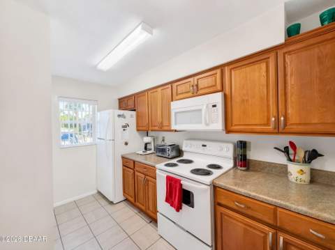 175 Yorktowne Drive #11, Daytona Beach FL - photo 8 of 26