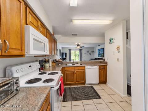 175 Yorktowne Drive #11, Daytona Beach FL - photo 9 of 26