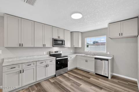 1027 Bel Aire Drive, Daytona Beach FL - photo 14 of 46