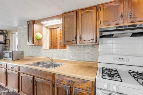204 Condict Drive, New Smyrna Beach FL - photo 7 of 39