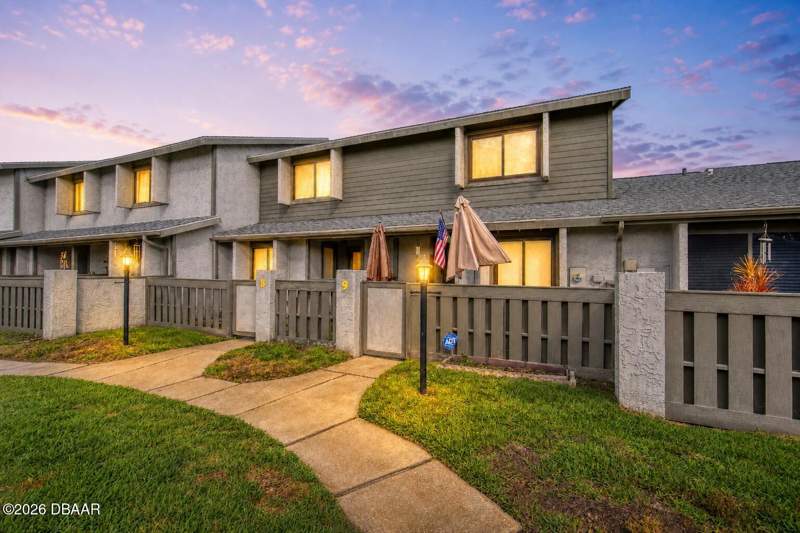 2 bedroom Townhouse at 210 Lemon Tree Lane #9, Lakes Of Pine Run Condo, Ormond Beach — photo 2