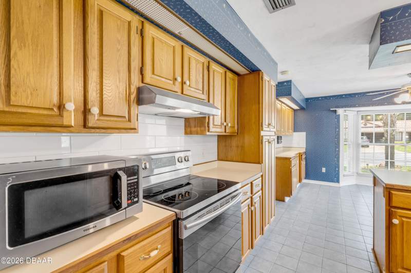 3 bedroom Single Family Residence at 144 Marsh Wren Court, Pelican Bay, Daytona Beach — photo 3