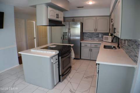 100 Kingbird Circle #1, Daytona Beach FL - photo 8 of 47