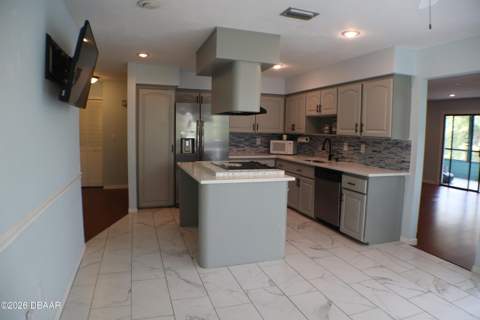 100 Kingbird Circle #1, Daytona Beach FL - photo 9 of 47