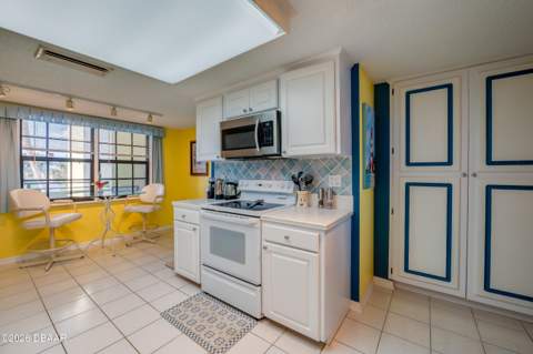 731 Marina Point Drive, Daytona Beach FL - photo 10 of 52