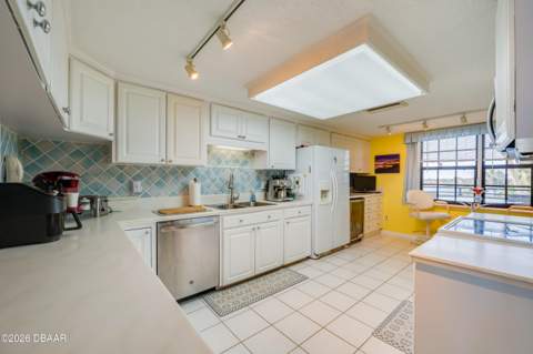 731 Marina Point Drive, Daytona Beach FL - photo 9 of 52