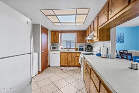 418 Banana Cay Drive #E, South Daytona FL - photo 8 of 28