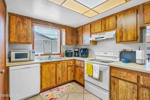 418 Banana Cay Drive #E, South Daytona FL - photo 10 of 28