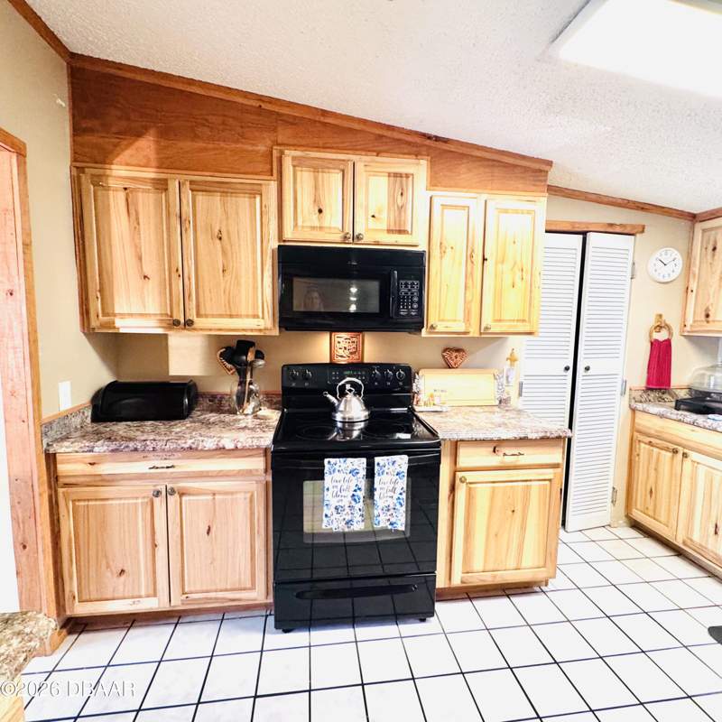 3 bedroom Manufactured Home at 1301 Avenue D, Daytona Pines, Ormond Beach — photo 5