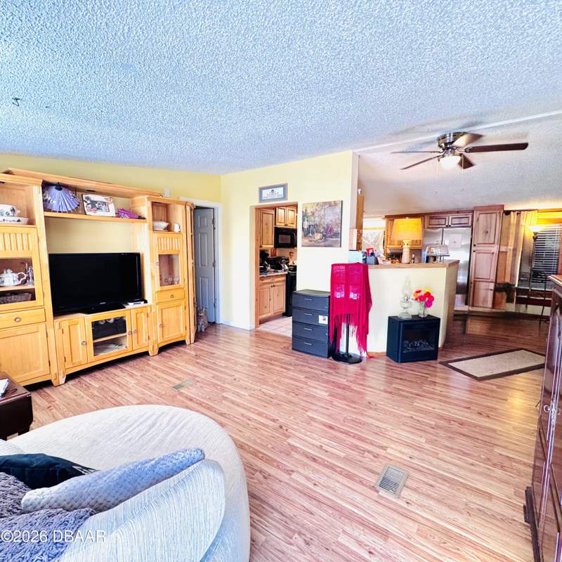 3 bedroom Manufactured Home at 1301 Avenue D, Daytona Pines, Ormond Beach — photo 2