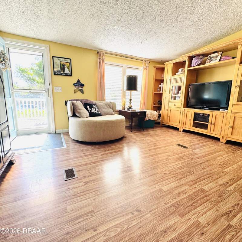 3 bedroom Manufactured Home at 1301 Avenue D, Daytona Pines, Ormond Beach — photo 3
