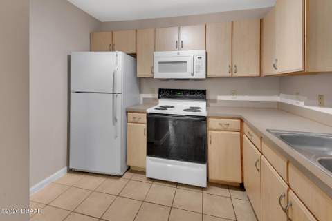 940 Village Trail #3-201, Port Orange FL - photo 10 of 31