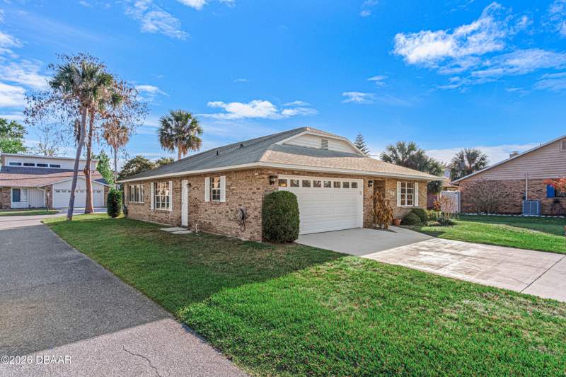 3 bedroom Single Family Residence at 108 Loon Court, Pelican Bay, Daytona Beach — photo 2