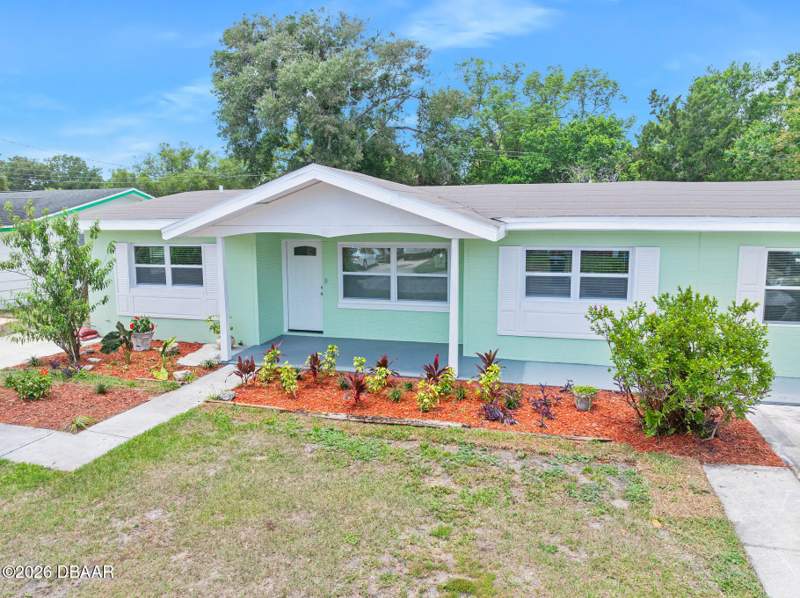 4 bedroom Single Family Residence at 1112 Lakewood Park Drive, Not In Subdivision, Daytona Beach — photo 4