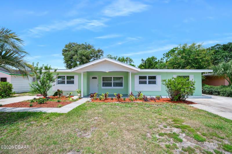 4 bedroom Single Family Residence at 1112 Lakewood Park Drive, Not In Subdivision, Daytona Beach — photo 3
