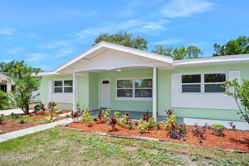 4 bedroom Single Family Residence at 1112 Lakewood Park Drive, Not In Subdivision, Daytona Beach — photo 5