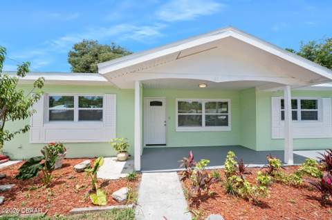 1112 Lakewood Park Drive, Daytona Beach FL - photo 6 of 42