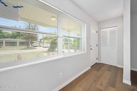 1112 Lakewood Park Drive, Daytona Beach FL - photo 8 of 42