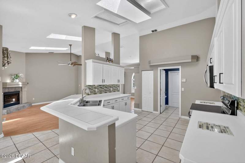 3 bedroom Single Family Residence at 5988 Shady Creek Lane, Sawgrass Point, Port Orange — photo 4
