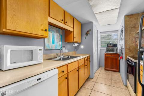 118 S Halifax Avenue #208, Daytona Beach FL - photo 7 of 30