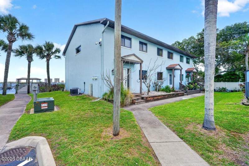 2 bedroom Townhouse at 3333 S Ridgewood Avenue #15, Intracoastal Villas Condo, Port Orange — photo 5