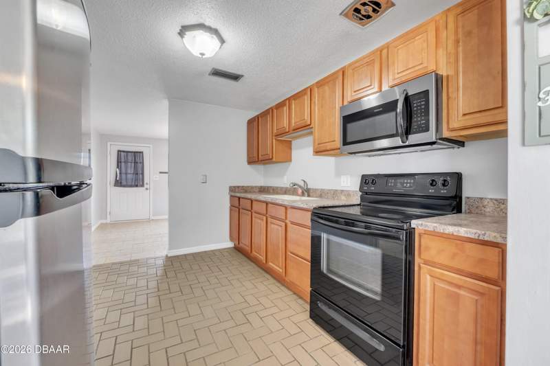 2 bedroom Single Family Residence at 1332 Granada Avenue, Highland Park, Daytona Beach — photo 5