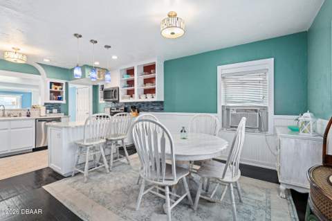 129 S Wild Olive Avenue, Daytona Beach FL - photo 7 of 42