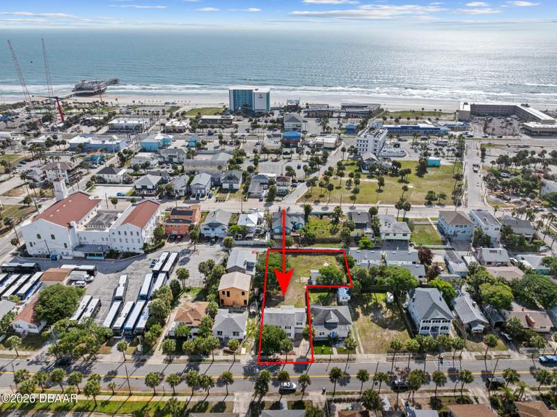 3 bedroom Single Family Residence at 129 S Wild Olive Avenue, Fuquays Daytona Beach, Daytona Beach — photo 2