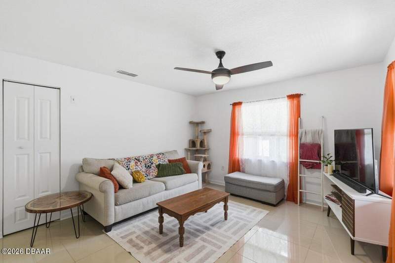 2 bedroom Single Family Residence at 950 S Parsons Avenue, DeLand, DeLand — photo 3