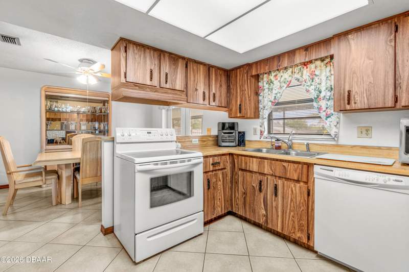 2 bedroom Single Family Residence at 2970 Lagoon Avenue, Deltona, Deltona — photo 4