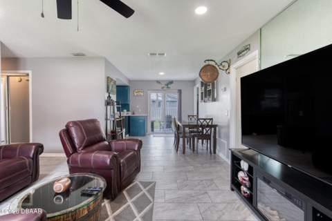 57 Laurel Oaks Circle, Ormond Beach FL - photo 7 of 33