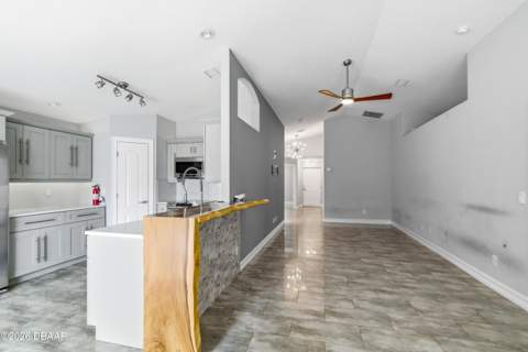 401 Mobile Avenue, Daytona Beach FL - photo 6 of 22