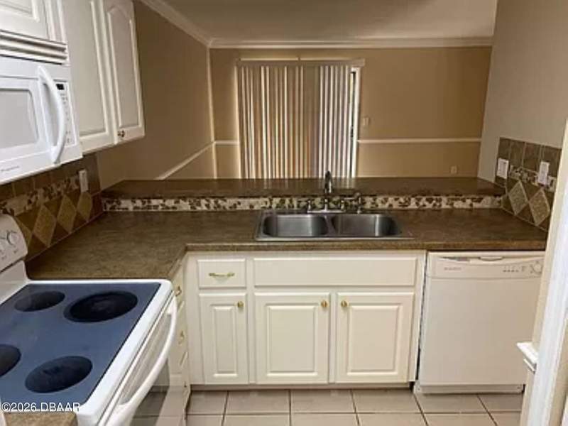2 bedroom Townhouse at 480 Reed Canal Road #10, Riverwood Village Condo, South Daytona — photo 4