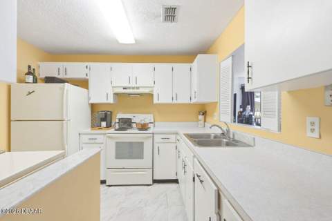 32 Summer Trees Road, Port Orange FL - photo 10 of 25