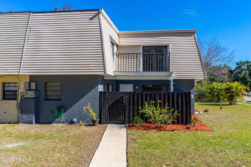 2 bedroom Townhouse at 96 Springwood Square, Springwood Square, Port Orange — photo 2
