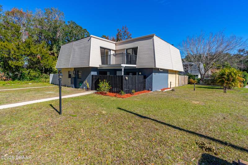 2 bedroom Townhouse at 96 Springwood Square, Springwood Square, Port Orange — photo 3
