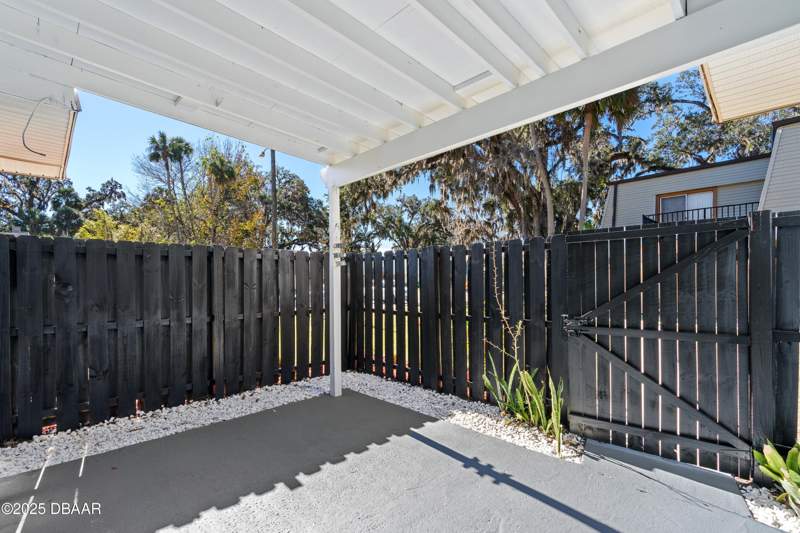 2 bedroom Townhouse at 96 Springwood Square, Springwood Square, Port Orange — photo 5