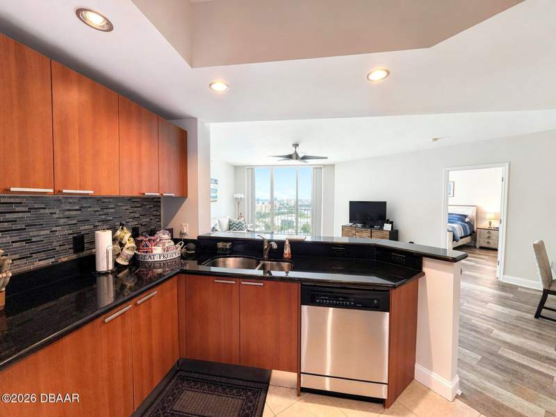 2 bedroom Condominium at 231 Riverside Drive #1106-1, Marina Grande On The Halifax, Holly Hill — photo 5