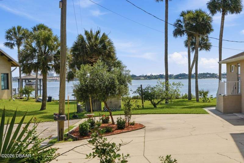 2 bedroom Single Family Residence at 105 McDonald Street, Blake, South Daytona — photo 3
