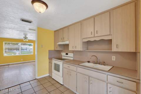 39 Margaret Road, Ormond Beach FL - photo 7 of 31