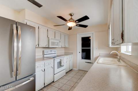 481 Grandview Avenue, Ormond Beach FL - photo 9 of 33