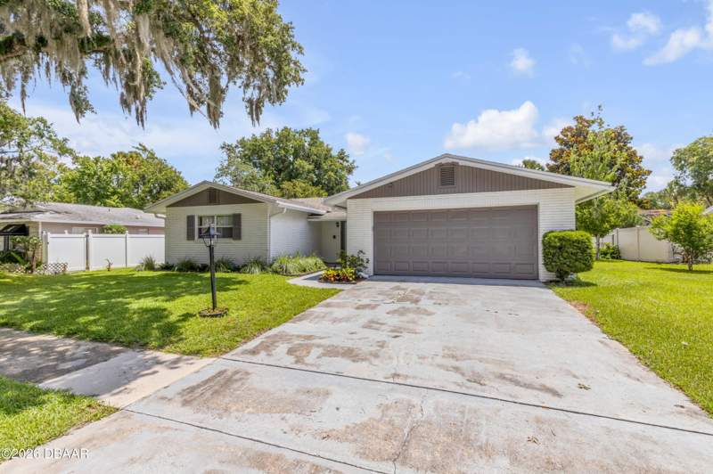 3 bedroom Single Family Residence at 3655 Dame Street, Beacon Woods, Port Orange — photo 2