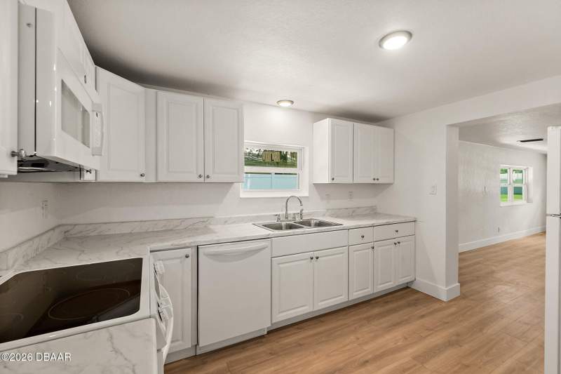 2 bedroom Single Family Residence at 607 Wayne Avenue, Camary Maud Groves, New Smyrna Beach — photo 4
